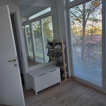 Lovely 1- Bedroom Condo Close To Downtown Skopje Eksteriør bilde